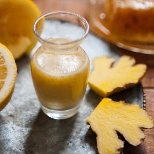 Ingwer-Shot mit frischem Apfel