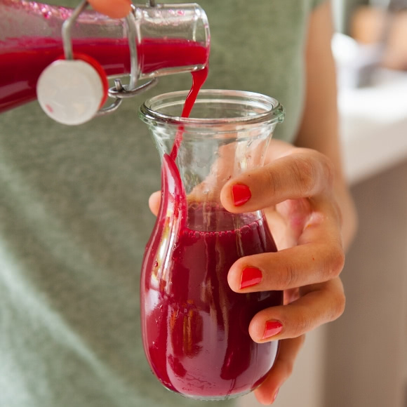 Rote-Beete-Saft mit Erdbeeren Orange und Ingwer