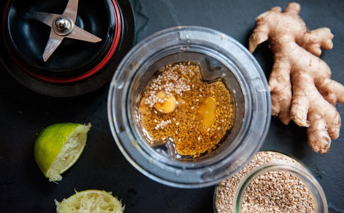 Buddha Bowl mit Miso-Ingwer-Sesam-Dressing