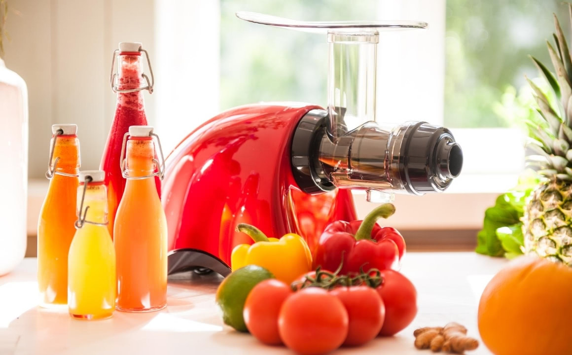 im Sana Juicer by Omega EUJ-707 kaltgepresste Säfte herstellen