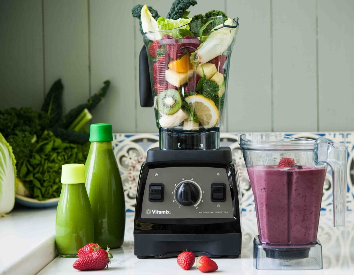 Mixer mit Zutaten und Smoothies Vitamix Pro 300 mit Nicecream