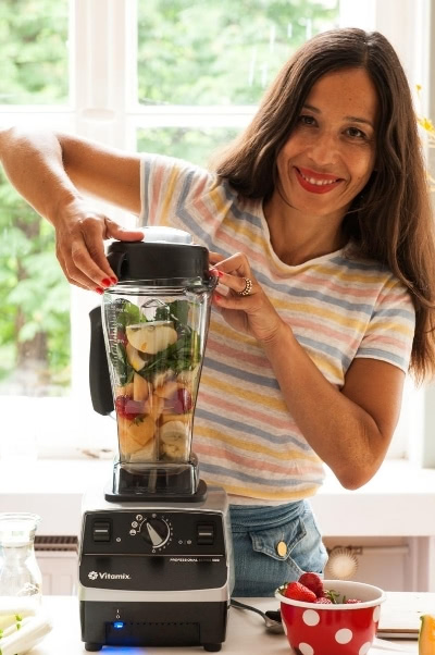 Green Smoothie im Vitamix Pro 500 Vitamix Pro 500 mit Smoothie-Zutaten