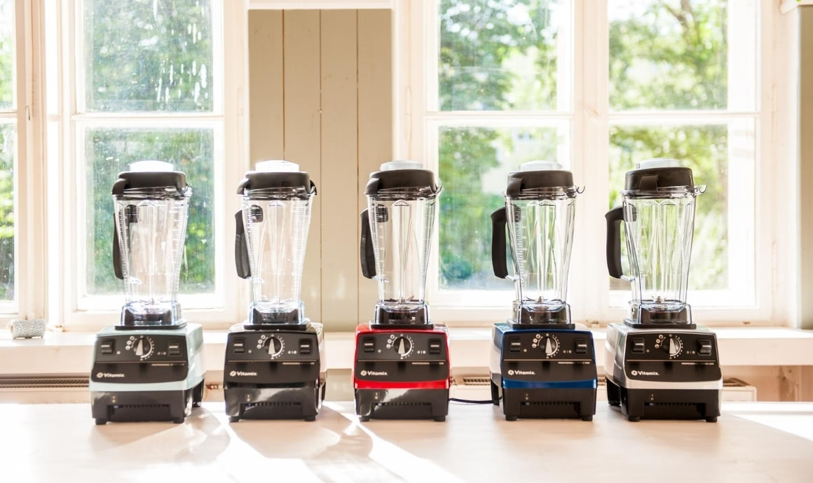 Vitamix Pro 500 trontale Ansicht in 5 Farben Vitamix Pro 500 in rot, blau, platin, schwarz und eisblau